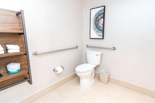 Hilton Garden Inn Fairfax - image 11