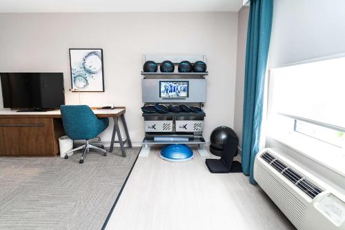 Hilton Garden Inn Fairfax - image 11