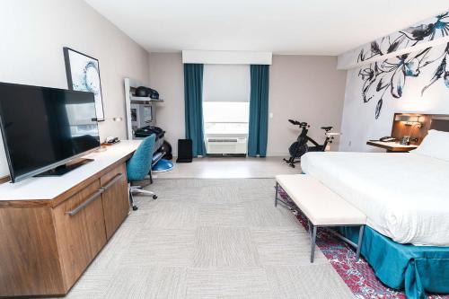 Hilton Garden Inn Fairfax - image 13