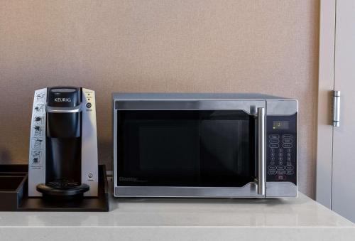Hilton Garden Inn Islip/MacArthur Airport - image 7