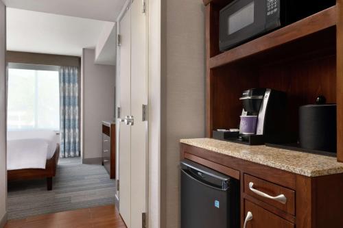 Hilton Garden Inn Stony Brook Room Type - Junior King Suite with Seating Area