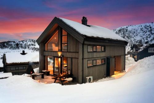 Ski-in-out from the door Alpine XC Mountain views – khách sạn tại Rauland