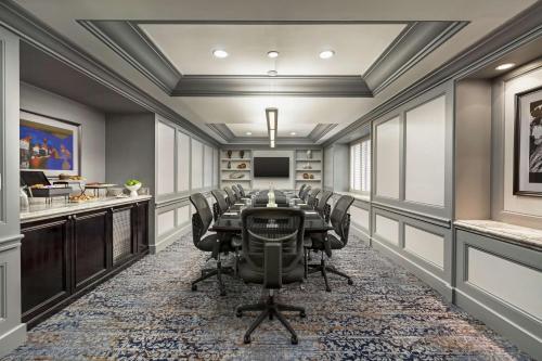 Hilton Checkers Los Angeles - image 9