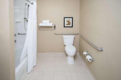 King Room with Tub - Mobility and Hearing Access