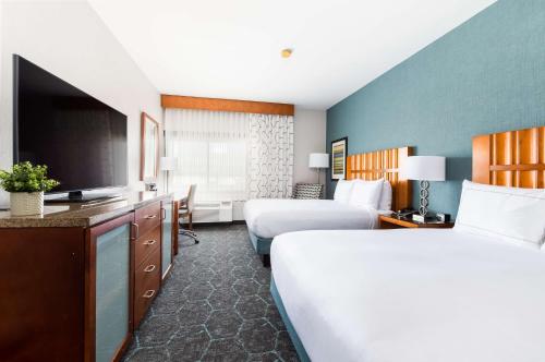 2 queen beds