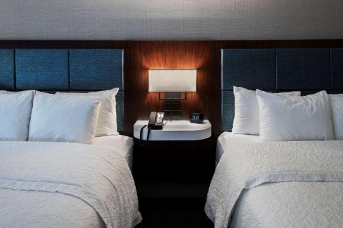 2 queen beds