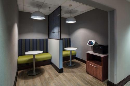 Hampton Inn & Suites Lincolnshire