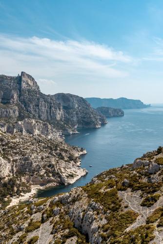 Superbe T2 dans villa entre calanques et colline