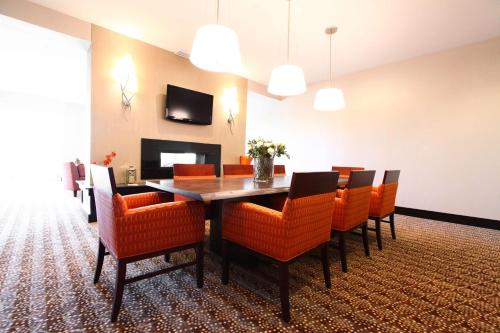 Hilton Garden Inn Olathe - image 9