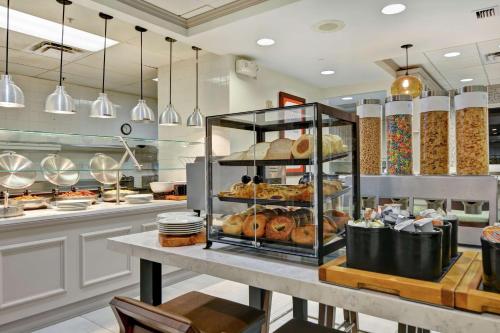 Hilton Garden Inn Orlando Lake Buena Vista - image 13