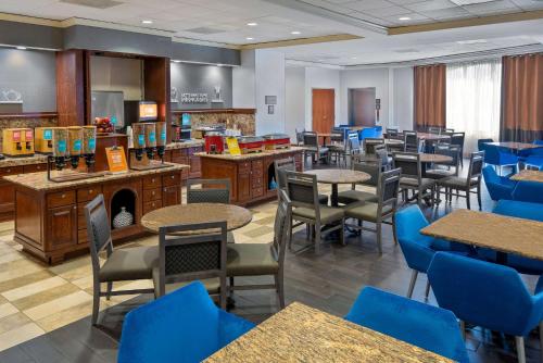 Hampton Inn By Hilton & Suites Kansas City-Country Club Plaza