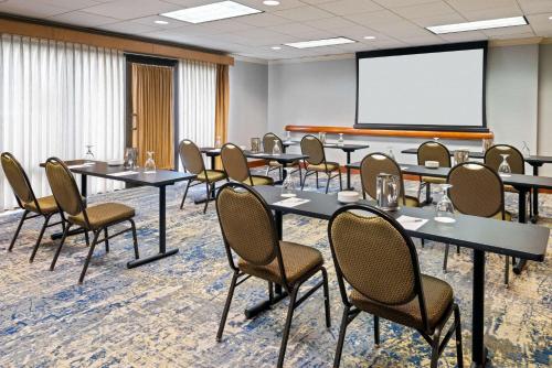 Hampton Inn By Hilton & Suites Kansas City-Country Club Plaza