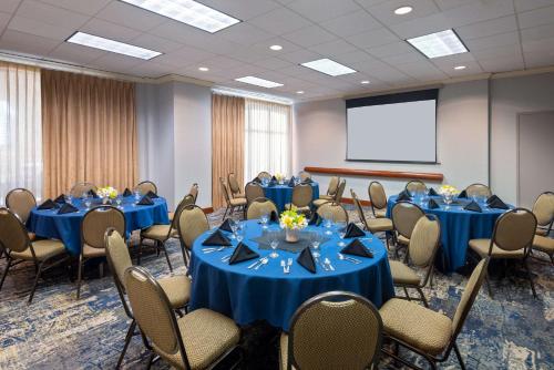 Hampton Inn By Hilton & Suites Kansas City-Country Club Plaza