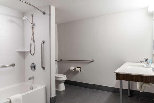 Hampton Inn Kansas City-Lee's Summit - image 8