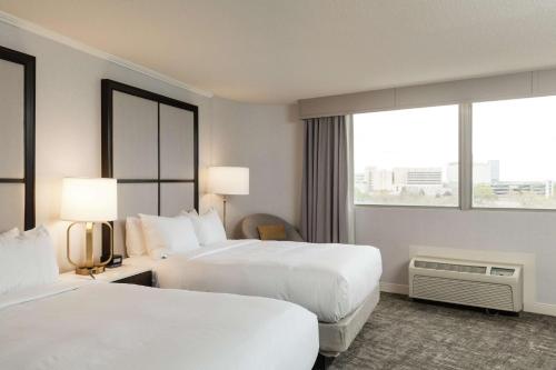 Hilton Chicago/Oak Lawn - image 13
