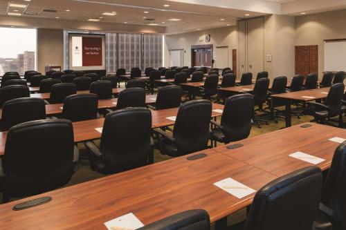 DoubleTree by Hilton Hotel & Executive Meeting Center Omaha-Downtown