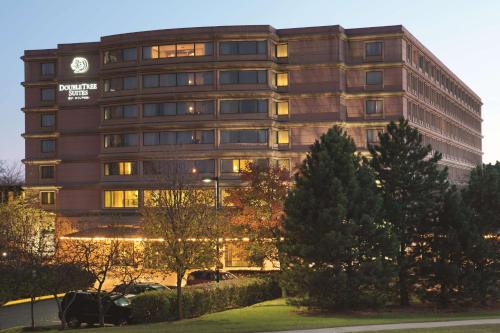 DoubleTree Suites by Hilton Hotel & Conference Center Chicago-Downers Grove in Downers Grove, USA