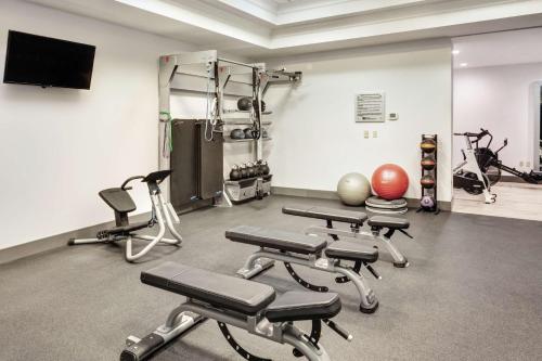 Hilton Garden Inn Evanston - image 10
