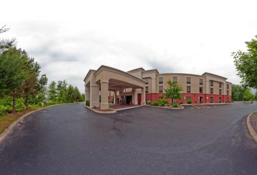 Hampton Inn Auburn - image 9