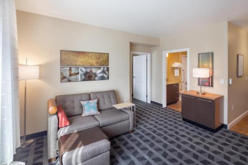 One-Bedroom King Suite with Sofa Bed - Hearing Accessible