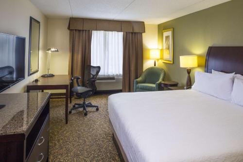Hilton Garden Inn Hampton Coliseum Central - image 2