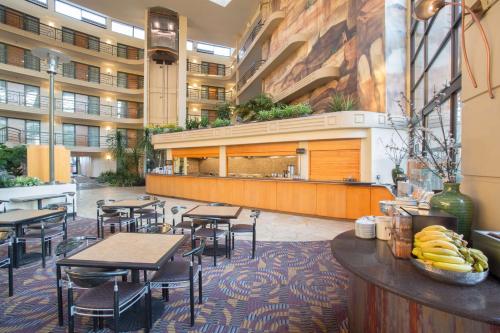 Embassy Suites By Hilton Hotel Phoenix-Biltmore