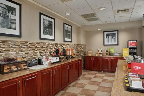 Hampton Inn & Suites Phoenix-Surprise - image 14