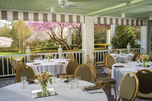 餐飲選擇, DoubleTree by Hilton Raleigh - Durham Airport at Research Triangle Park in 珍里