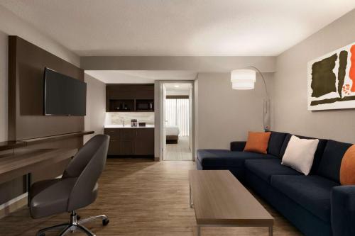Embassy Suites by Hilton Richmond - image 6