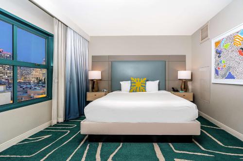 room detail thumbnail 1