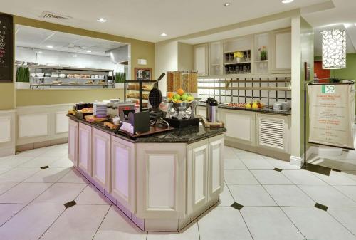 Hilton Garden Inn San Diego Del Mar - main image