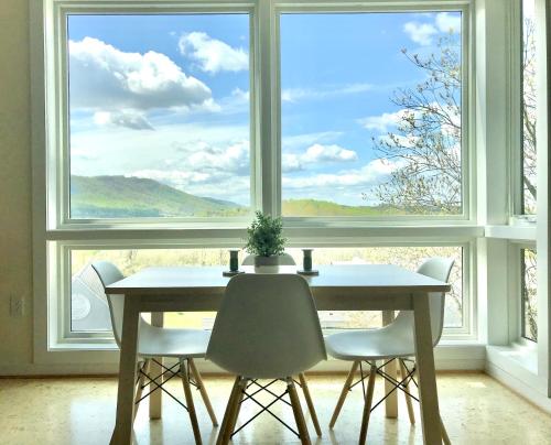 Greensview Apt 2 Bedroom, 2 Bath - Beautiful views! Greensview Apt 2 Bedroom, 2 Bath - Beautiful views!
