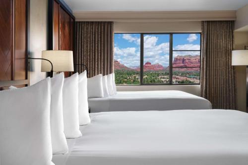 Queen Suite with Red Rock View