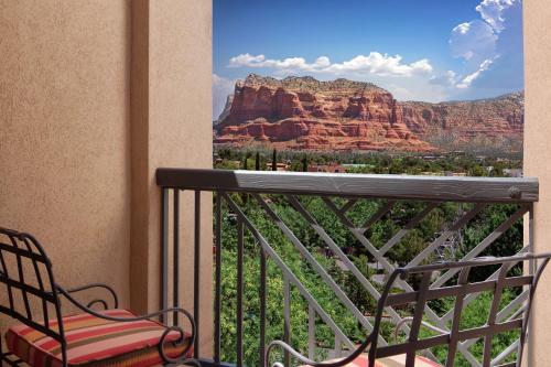 Queen Guest Room with Two Queen Beds and Red Rock View