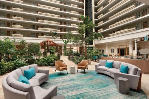 Лоби, Embassy Suites by Hilton San Juan Hotel & Casino in Сан Хуан