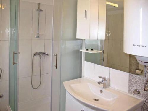 4 bedroom apartment with 3 bathrooms and private parking - Apartments Orange - image 3