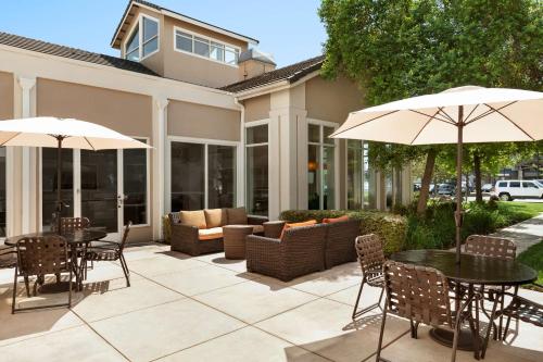 Hilton Garden Inn Roseville - image 9
