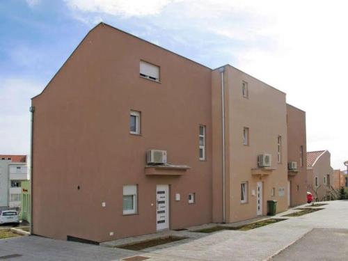 4 bedroom apartment with 3 bathrooms and private parking - Apartments Orange - image 5