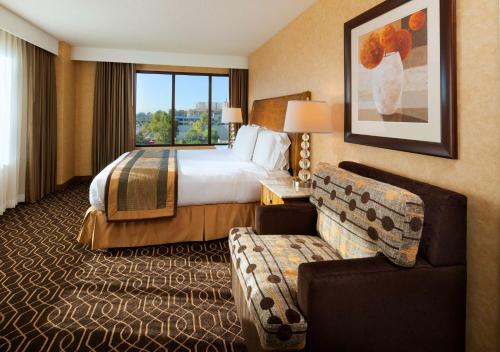 DoubleTree Suites by Hilton Anaheim Rsrt - Conv Cntr Room Type - One-Bedroom King Suite with Sofa Bed DoubleTree Suites by Hilton Anaheim Rsrt - Conv Cntr Room Type - One-Bedroom King Suite with Sofa Bed