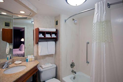 Hampton Inn West Springfield - image 8