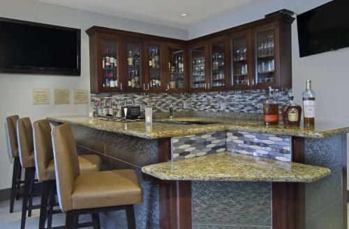 Hilton Garden Inn Sonoma County Airport - image 10
