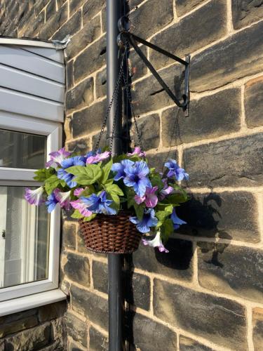 Cosy 1890s Home Nestled In Penistone