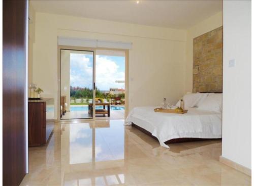 Paradise Latchi Villa in Neokhorio