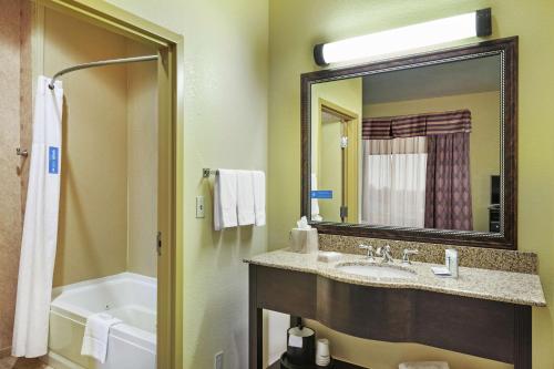 Hampton Inn & Suites Owasso