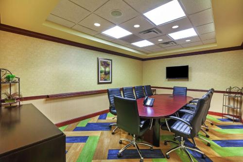 Hampton Inn & Suites Owasso - image 12