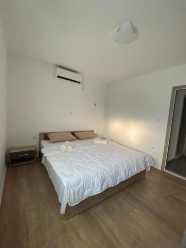 Three Bedroom Apartment image 10