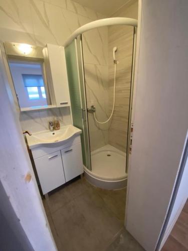 Three Bedroom Apartment image 9