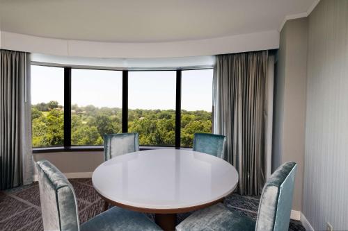 DoubleTree by Hilton Tulsa at Warren Place - image 13