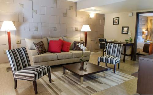 DoubleTree By Hilton Suites Tucson Airport image 29