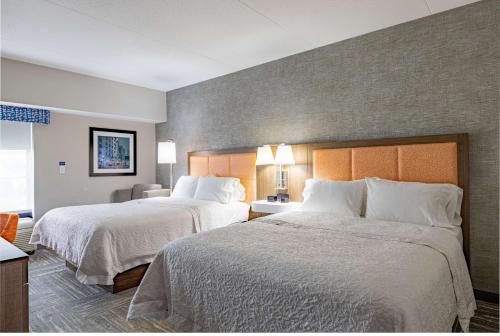 Hampton Inn & Suites Knoxville-Downtown - image 6